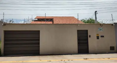 Imagem de Casa lajeada sozinha no lote