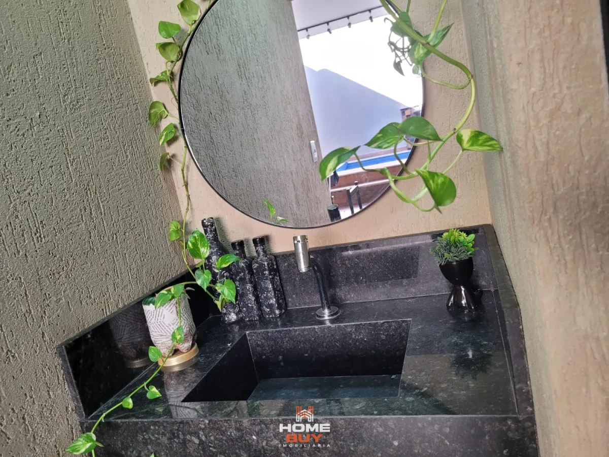 Imagem de Casa lajeada sozinha no lote