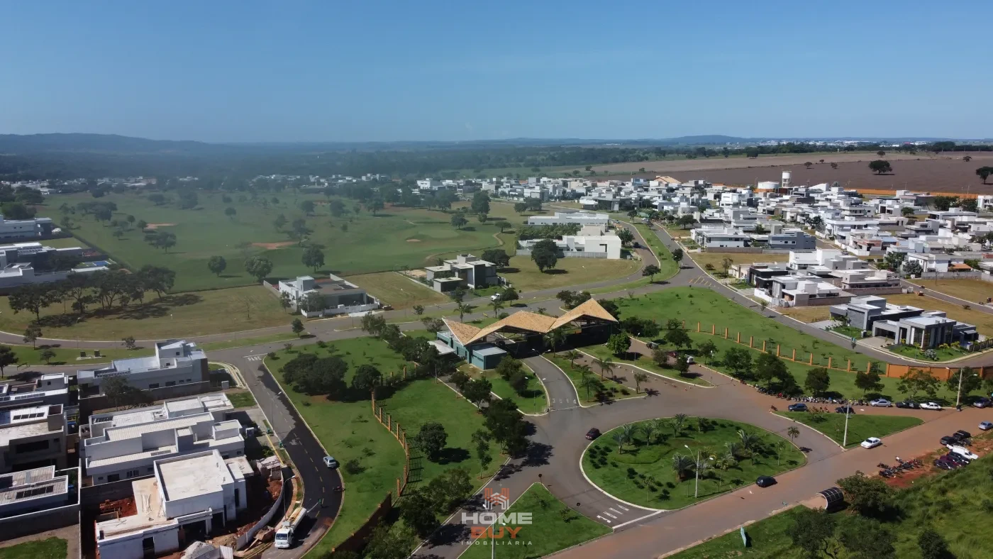 Imagem de Lotes a venda a partir de 400 m²  frente lago ou mata nativa - Portal do Sol Green parcelado