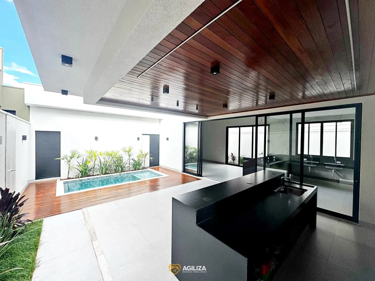 Imagem de Casa Térrea de Alto Padrão com 3 Suítes e Piscina – Qualidade e Sofisticação no Condomínio Splendido