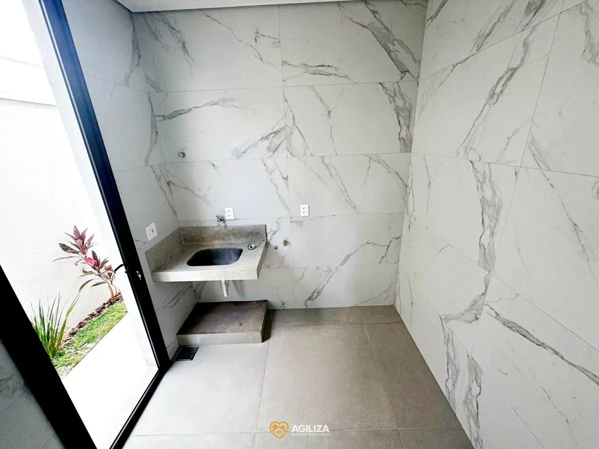 Imagem de Casa Térrea de Alto Padrão com 3 Suítes e Piscina – Qualidade e Sofisticação no Condomínio Splendido