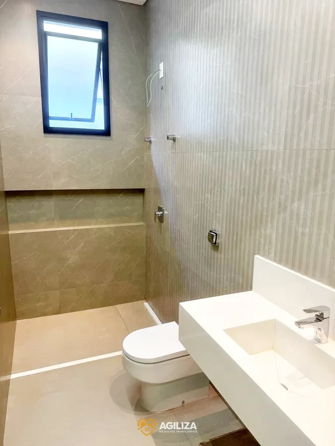 Imagem de Casa Térrea de Alto Padrão com 3 Suítes e Piscina – Qualidade e Sofisticação no Condomínio Splendido