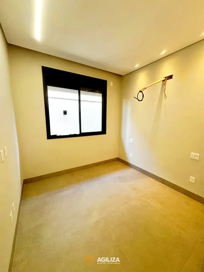 Imagem de Casa Térrea de Alto Padrão com 3 Suítes e Piscina – Qualidade e Sofisticação no Condomínio Splendido