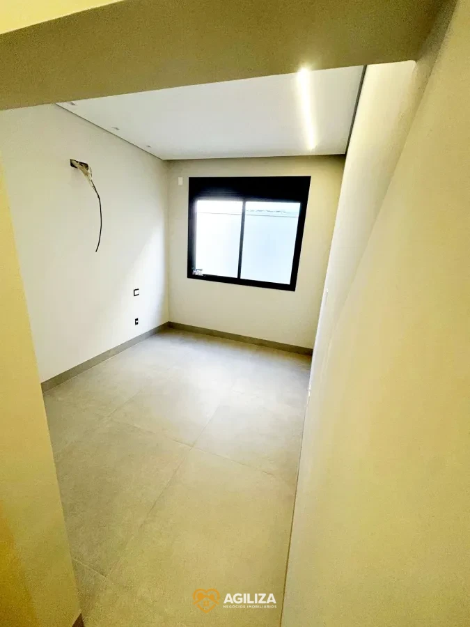 Imagem de Casa Térrea de Alto Padrão com 3 Suítes e Piscina – Qualidade e Sofisticação no Condomínio Splendido