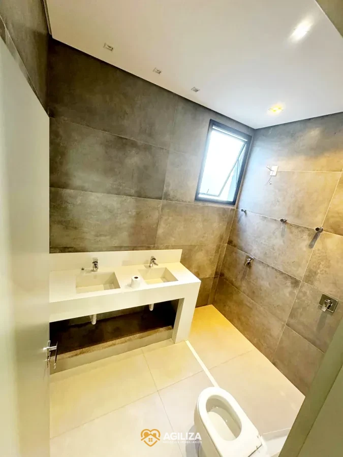 Imagem de Casa Térrea de Alto Padrão com 3 Suítes e Piscina – Qualidade e Sofisticação no Condomínio Splendido