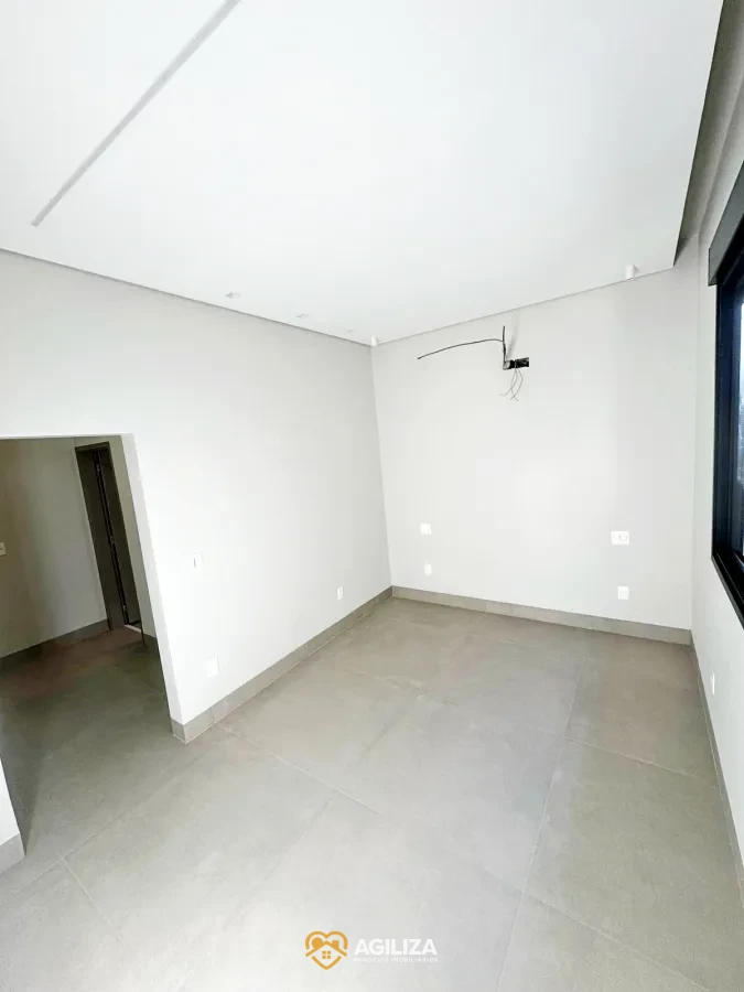 Imagem de Casa Térrea de Alto Padrão com 3 Suítes e Piscina – Qualidade e Sofisticação no Condomínio Splendido