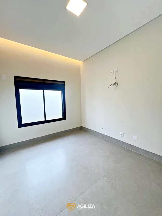 Imagem de Casa à Venda no Condomínio Alphaville II – Projeto Sofisticado com Piscina e Espaços Integrados