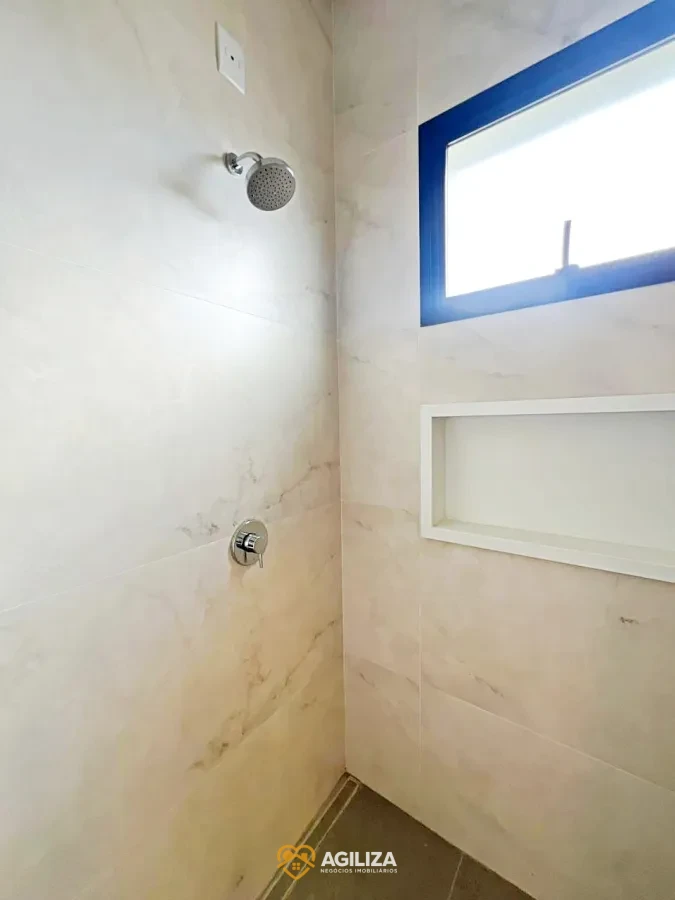 Imagem de Casa à Venda no Condomínio Alphaville II – Projeto Sofisticado com Piscina e Espaços Integrados
