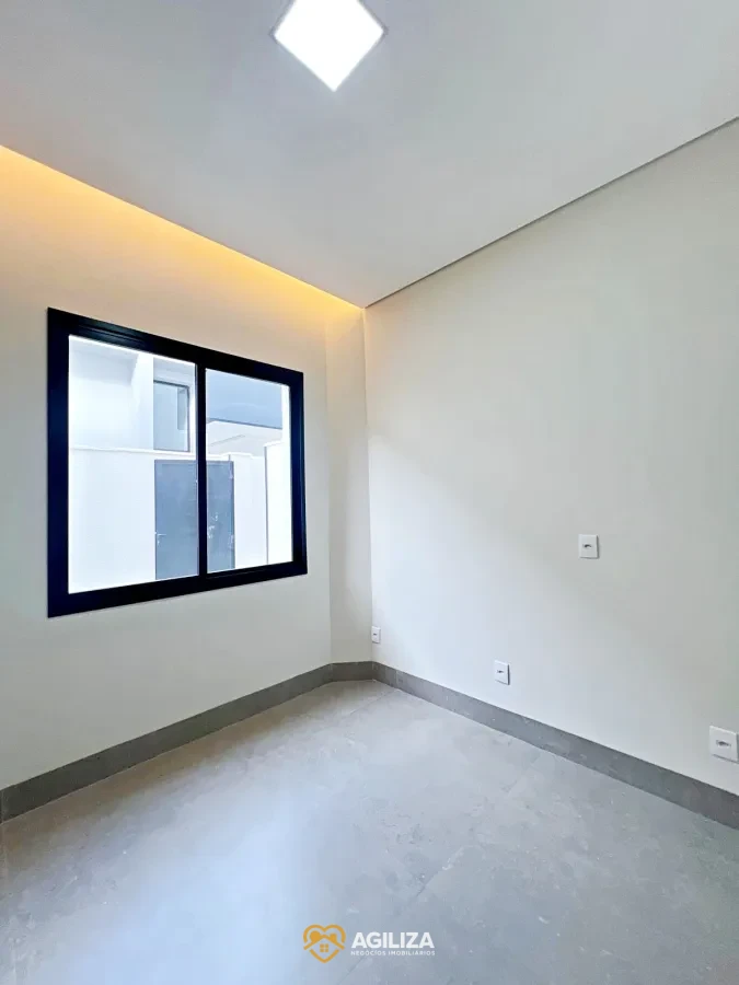 Imagem de Casa à Venda no Condomínio Alphaville II – Projeto Sofisticado com Piscina e Espaços Integrados