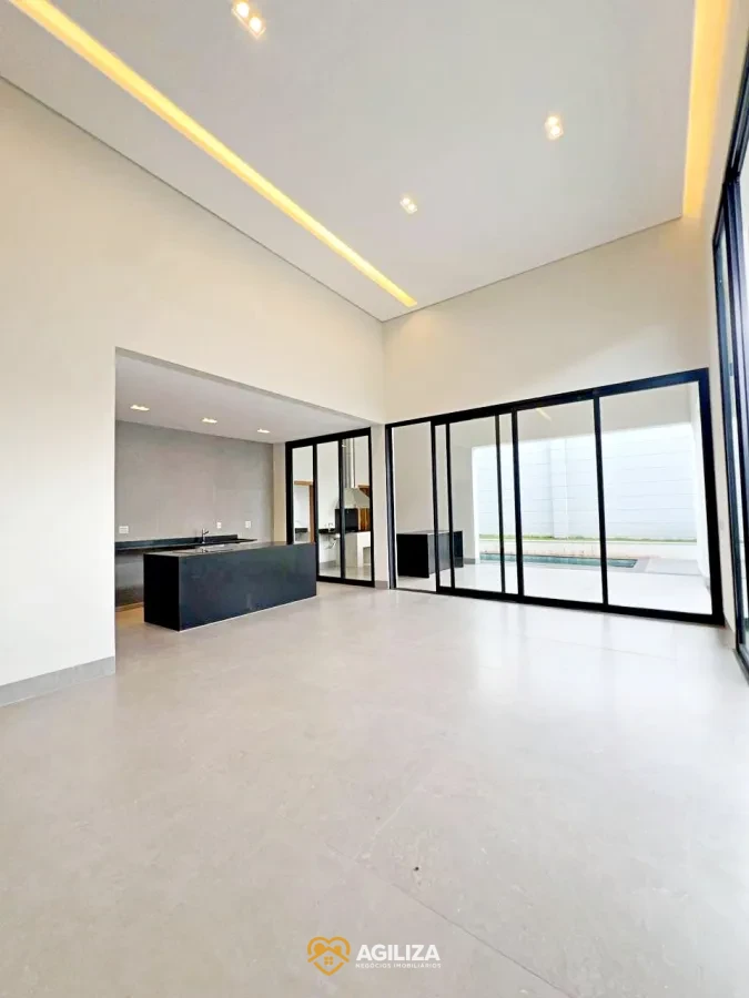 Imagem de Casa à Venda no Condomínio Alphaville II – Projeto Sofisticado com Piscina e Espaços Integrados