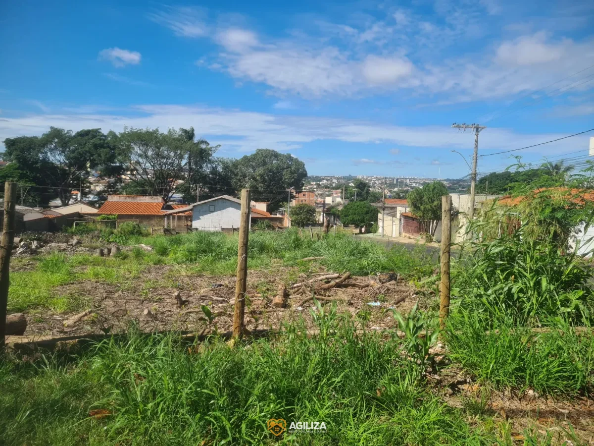 Imagem de Terreno de Esquina à Venda no Bairro Presidente Roosevelt – Excelente Localização em Avenida Comercial