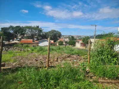 Imagem de Terreno de Esquina à Venda no Bairro Presidente Roosevelt – Excelente Localização em Avenida Comercial