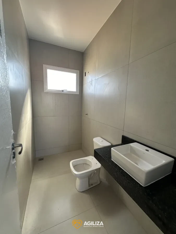 Imagem de Casa à Venda no Bairro Novo Mundo – Projeto Funcional em Região em Expansão