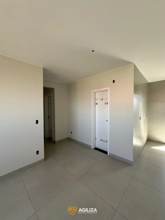 Imagem de Casa à Venda no Bairro Novo Mundo – Projeto Funcional em Região em Expansão
