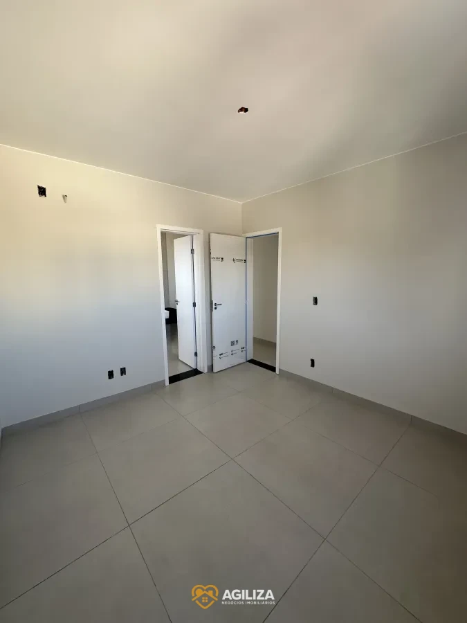 Imagem de Casa à Venda no Bairro Novo Mundo – Projeto Funcional em Região em Expansão