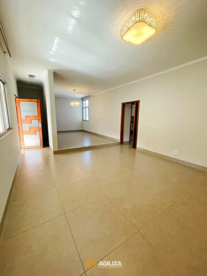 Imagem de Sobrado Amplo à Venda no Bairro Lídice com 430m² e Área de Lazer Completa