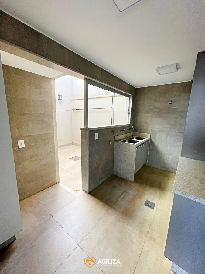 Imagem de Sobrado Amplo à Venda no Bairro Lídice com 430m² e Área de Lazer Completa
