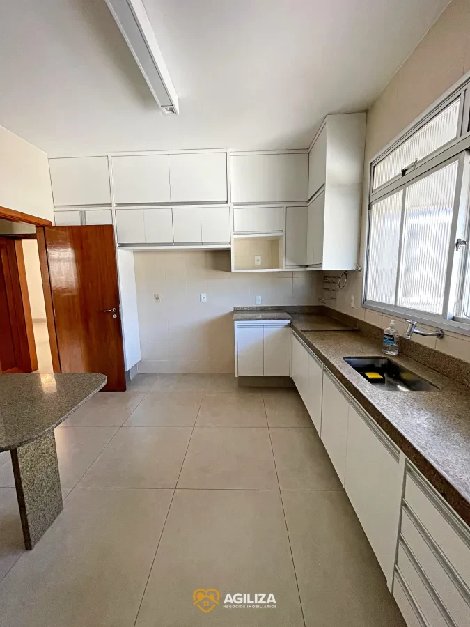 Imagem de Sobrado Amplo à Venda no Bairro Lídice com 430m² e Área de Lazer Completa
