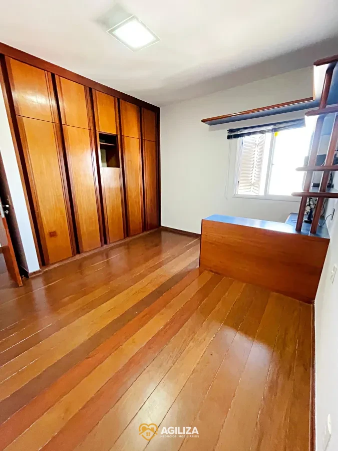 Imagem de Sobrado Amplo à Venda no Bairro Lídice com 430m² e Área de Lazer Completa