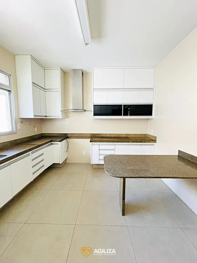Imagem de Sobrado Amplo à Venda no Bairro Lídice com 430m² e Área de Lazer Completa