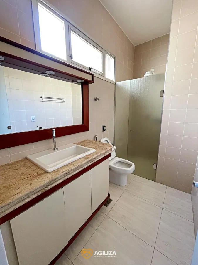 Imagem de Sobrado Amplo à Venda no Bairro Lídice com 430m² e Área de Lazer Completa