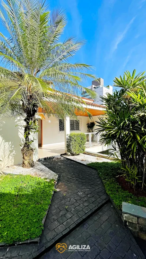 Imagem de Sobrado Amplo à Venda no Bairro Lídice com 430m² e Área de Lazer Completa