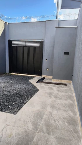 Imagem de 2-Casas Life I Laranjeiras, Umas com 3 quartos e outra com 2 quartos Dividida no Mesmo Terreno
