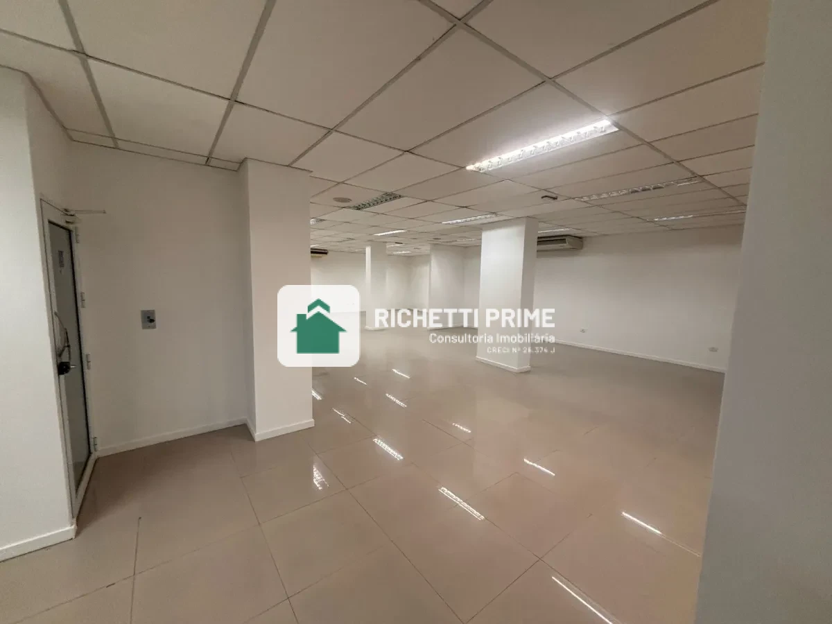Imagem de Galpão Comercial para Locação em Pinheiros – 625 m², 6 Salas e 4 Banheiros