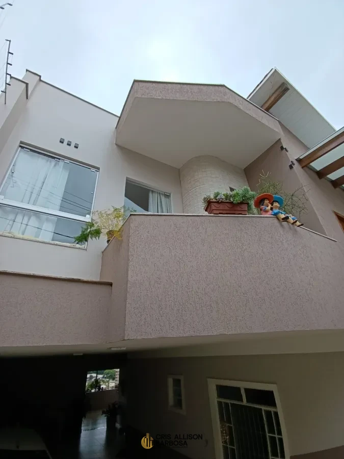 Imagem de Para morar ou investir; uma casa sofisticada, de luxo e de valor