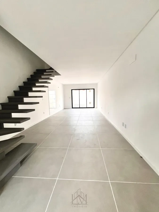 Imagem de Excelente Sobrado a venda em Bombinhas