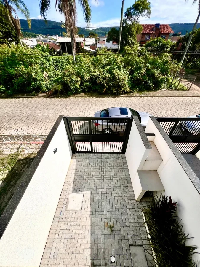Imagem de Excelente Sobrado a venda em Bombinhas