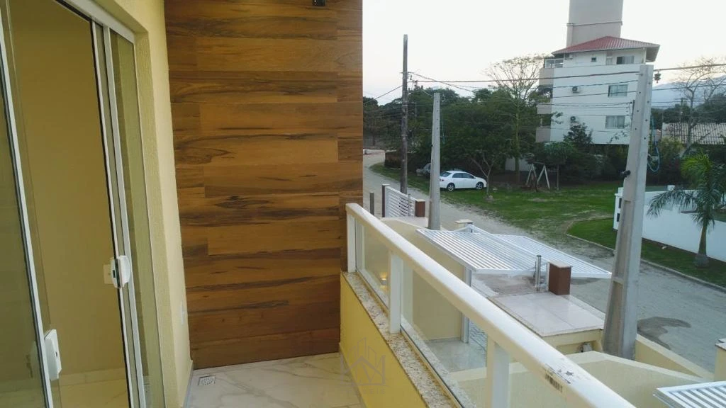 Imagem de Lindo Sobrado a venda na famosa praia do Mariscal em Bombinhas