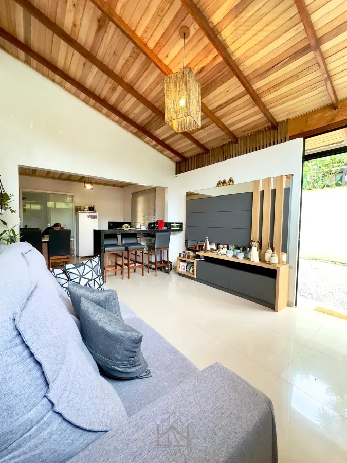 Imagem de Linda casa na praia de Zimbros em Bombinhas