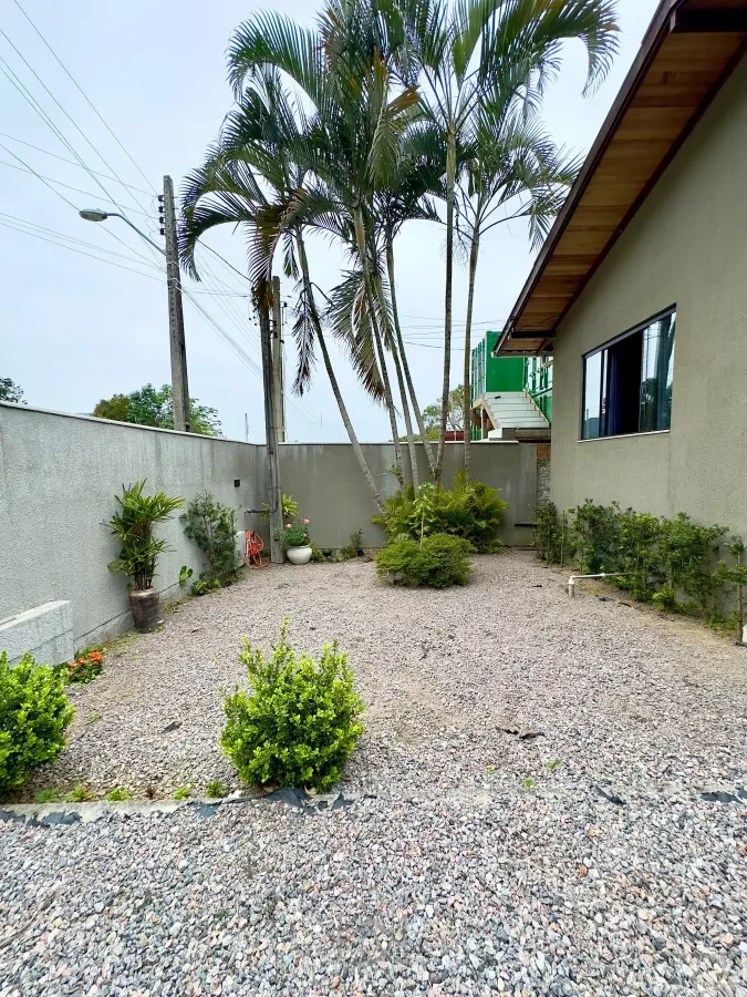Imagem de Linda casa na praia de Zimbros em Bombinhas
