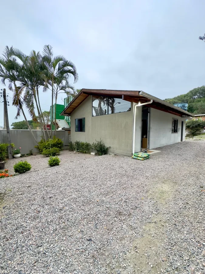 Imagem de Linda casa na praia de Zimbros em Bombinhas