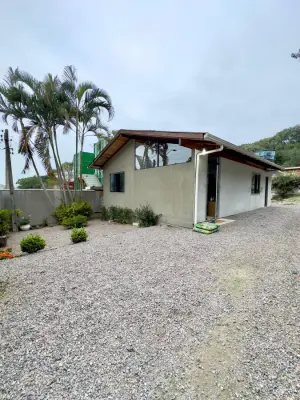 Imagem de Linda casa na praia de Zimbros em Bombinhas