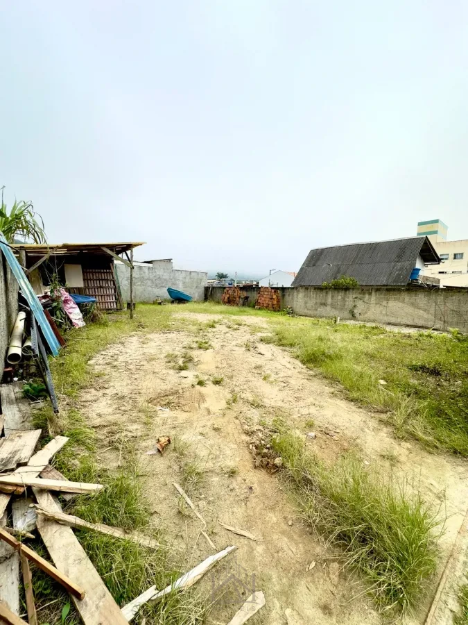 Imagem de Terreno plano e fechado em Bombas, Bombinhas