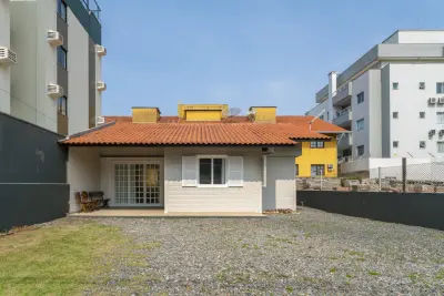 Imagem de Linda casa 3 Suítes a 150m da praia de Bombas em Bombinhas