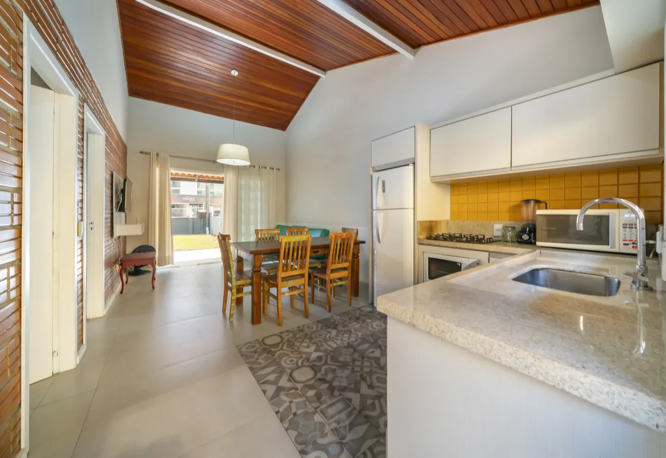 Imagem de Linda casa 3 Suítes a 150m da praia de Bombas em Bombinhas