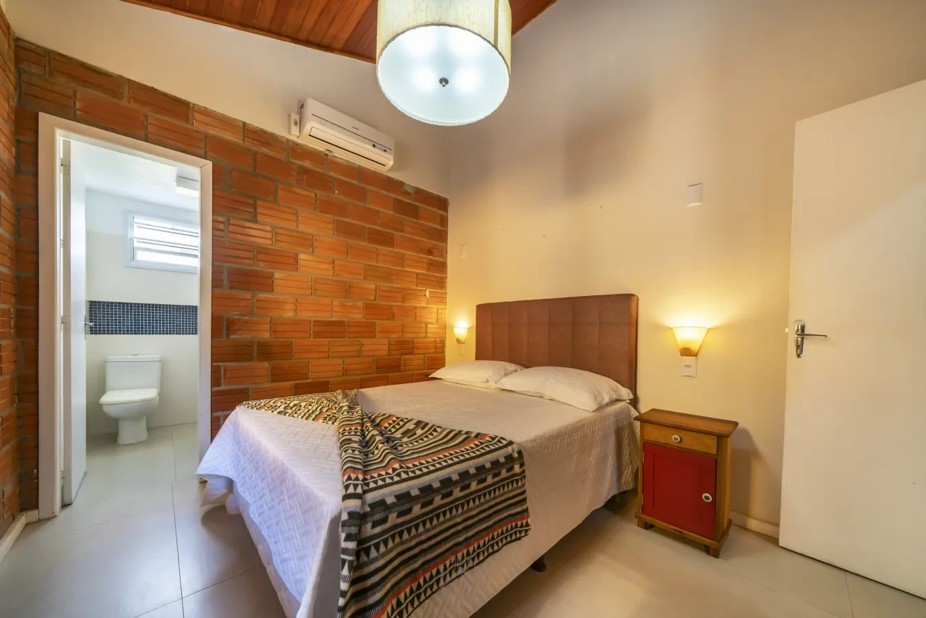 Imagem de Linda casa 3 Suítes a 150m da praia de Bombas em Bombinhas