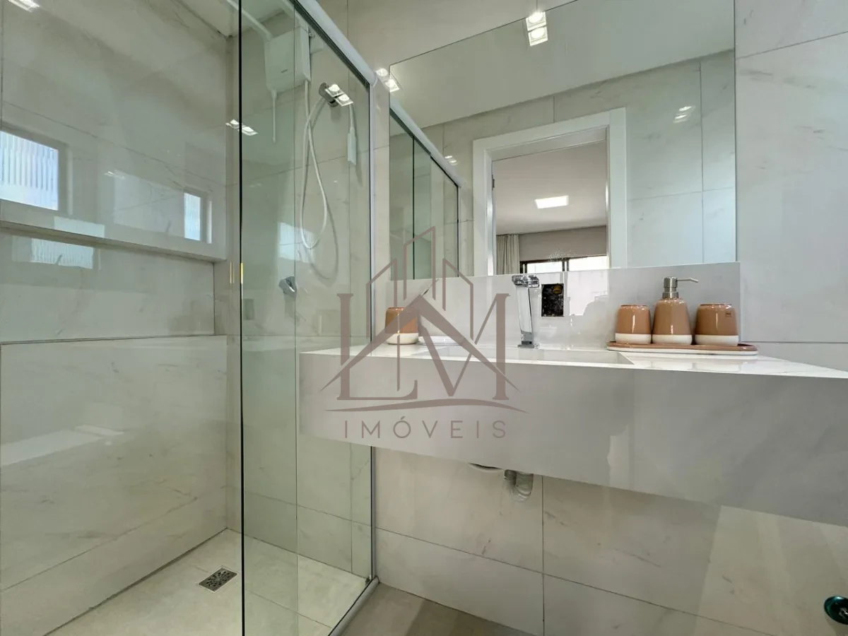 Imagem de 🏷️ Oportunidade em Bombinhas! 🏖️ Apartamento a 200 metros da Praia de Bombas