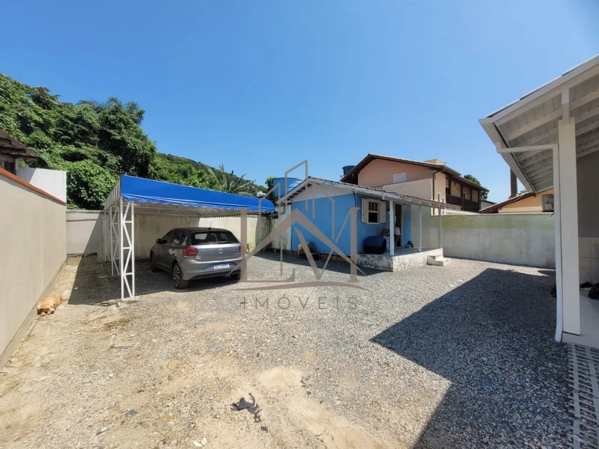 Imagem de CASA COM 3 DORMITÓRIOS Á VENDA NO CENTRO DE BOMBINHAS