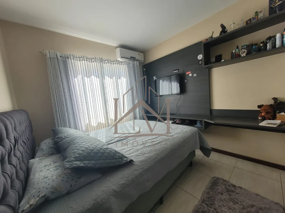 Imagem de CASA COM 3 DORMITÓRIOS Á VENDA NO CENTRO DE BOMBINHAS