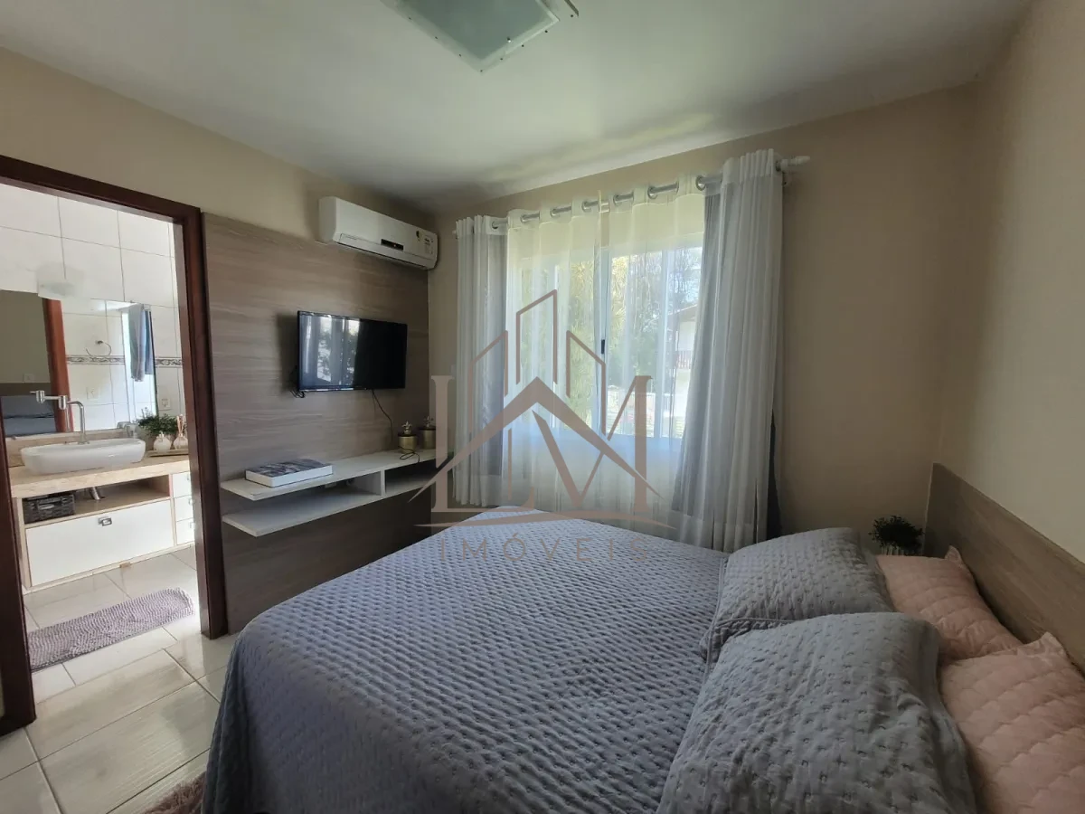Imagem de CASA COM 3 DORMITÓRIOS Á VENDA NO CENTRO DE BOMBINHAS