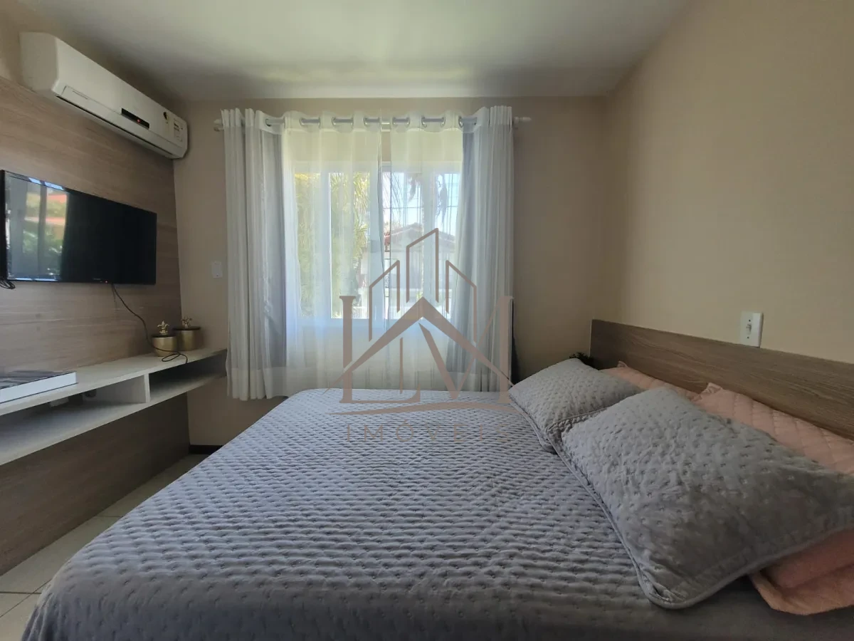 Imagem de CASA COM 3 DORMITÓRIOS Á VENDA NO CENTRO DE BOMBINHAS