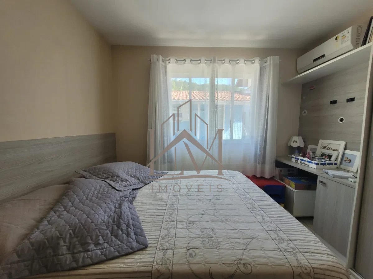 Imagem de CASA COM 3 DORMITÓRIOS Á VENDA NO CENTRO DE BOMBINHAS