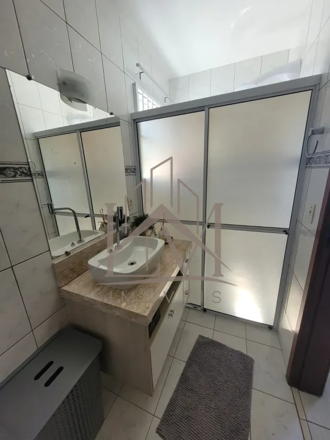 Imagem de CASA COM 3 DORMITÓRIOS Á VENDA NO CENTRO DE BOMBINHAS