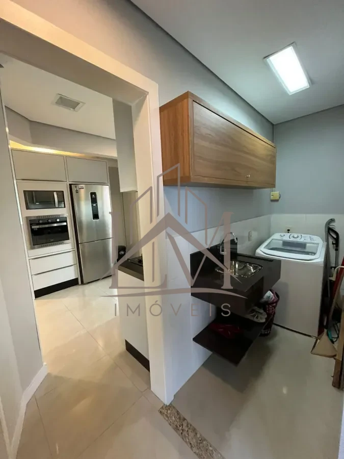 Imagem de CASA com aproximadamente 300m2 construídos;
