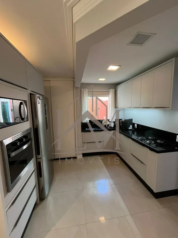 Imagem de CASA com aproximadamente 300m2 construídos;