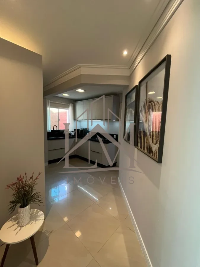 Imagem de CASA com aproximadamente 300m2 construídos;